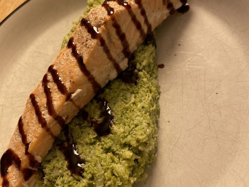 Cliquez pour zoomer ! Saumon sur purée de brocolis Thermomix par Zouline