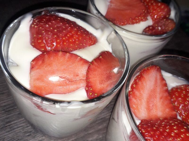 Cliquez pour zoomer ! Délices fraises et chocolat blanc Thermomix par Emeline