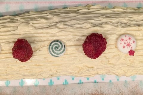 Cliquez pour zoomer ! Bûche de Noël framboises et chocolat blanc Thermomix par Valben38