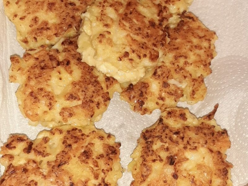 Cliquez pour zoomer ! Galettes de chou-fleur et sauce yaourt Thermomix par val060