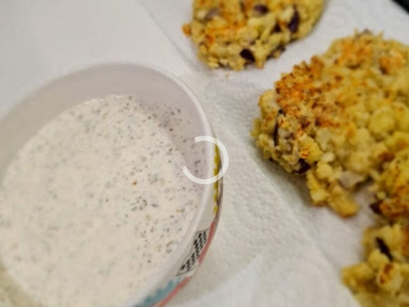 Cliquez pour zoomer ! Galettes de chou-fleur et sauce yaourt Thermomix par katie88