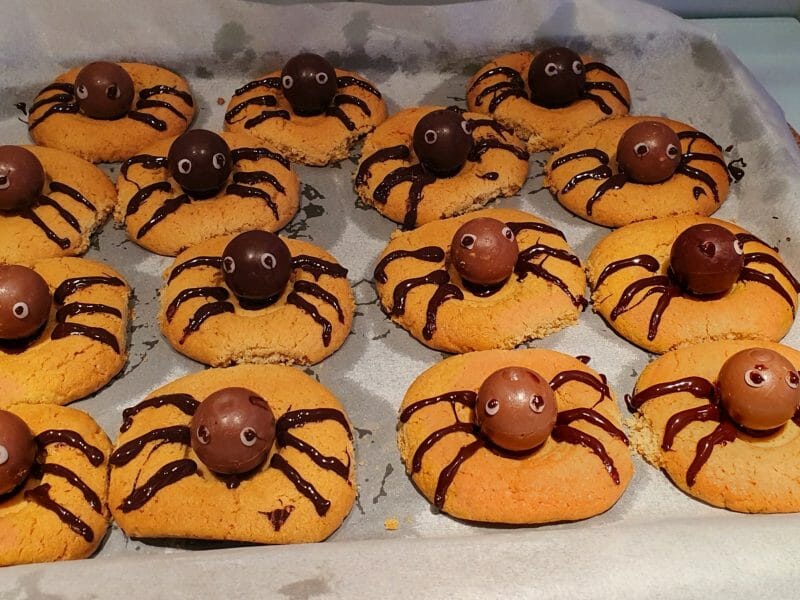 Cliquez pour zoomer ! Spider cookies – cookies araignées Thermomix par Cécile