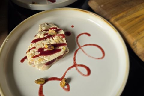 Cliquez pour zoomer ! Nougat glacé Thermomix par Insta @maggielesbonspetitsplats