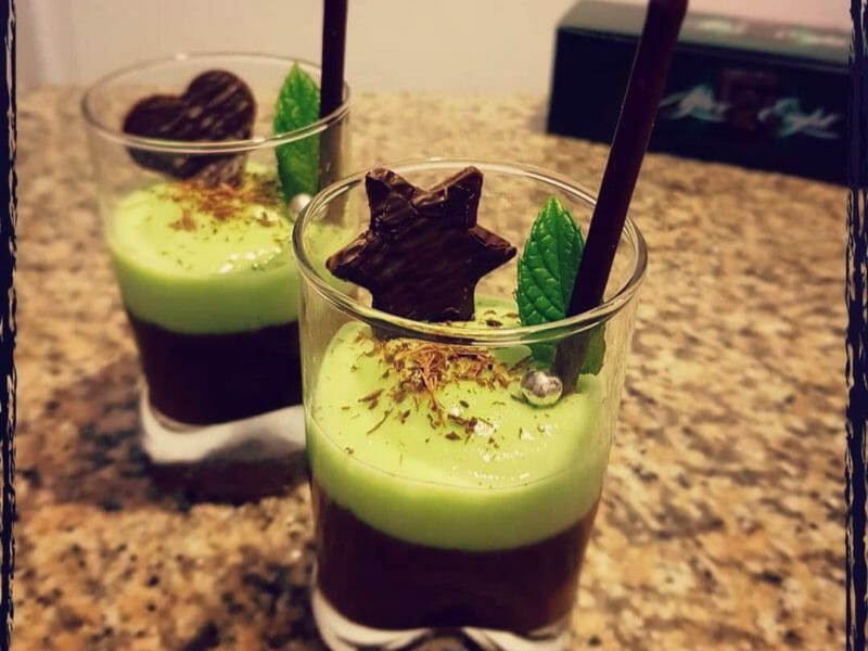 Cliquez pour zoomer ! Panna cotta à la pastille Vichy et sa coque choco-Get 27 Thermomix par Insta @maggielesbonspetitsplats
