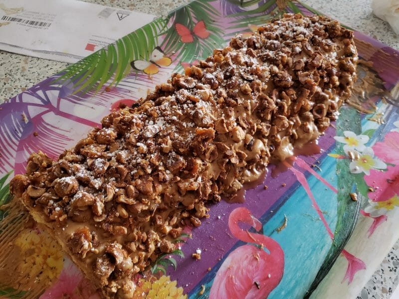 Cliquez pour zoomer ! Bûche pralinée aux éclats de noisettes caramélisés Thermomix par nassera35