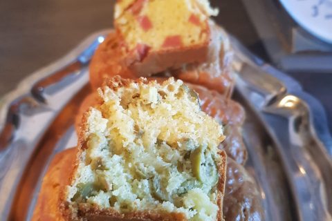 Cliquez pour zoomer ! Cake salé jambon fromage et olives Thermomix par jessiksy