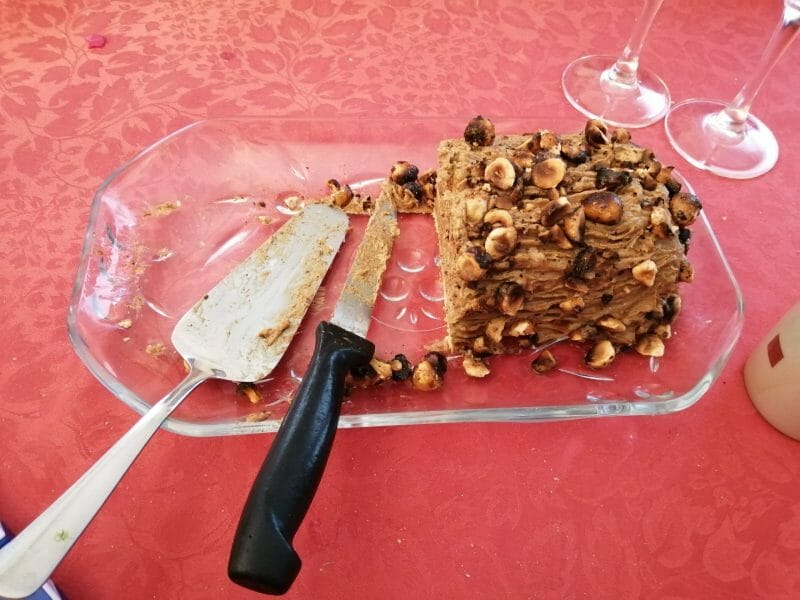 Cliquez pour zoomer ! Bûche pralinée aux éclats de noisettes caramélisés Thermomix par Lau