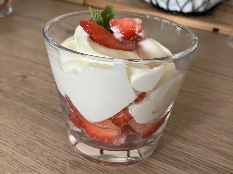 Cliquez pour zoomer ! Délices fraises et chocolat blanc Thermomix par Lovemomo