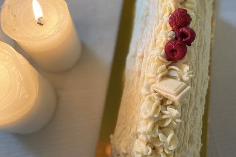 Cliquez pour zoomer ! Bûche de Noël framboises et chocolat blanc Thermomix par prupru54