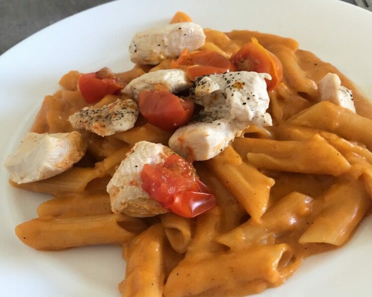 Cliquez pour zoomer ! Pennes au poulet, tomates et champignons Thermomix par lallaihsaan