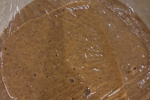 Cliquez pour zoomer ! Bûche pralinée aux éclats de noisettes caramélisés Thermomix par Sevmartjo