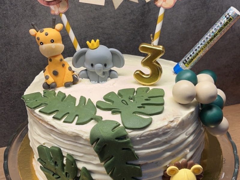 Cliquez pour zoomer ! Layer cake Kinder Bueno Thermomix par Marie 🌸