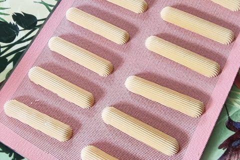 Cliquez pour zoomer ! Éclairs fraises chantilly Thermomix par nathaliebaudouinnicoli