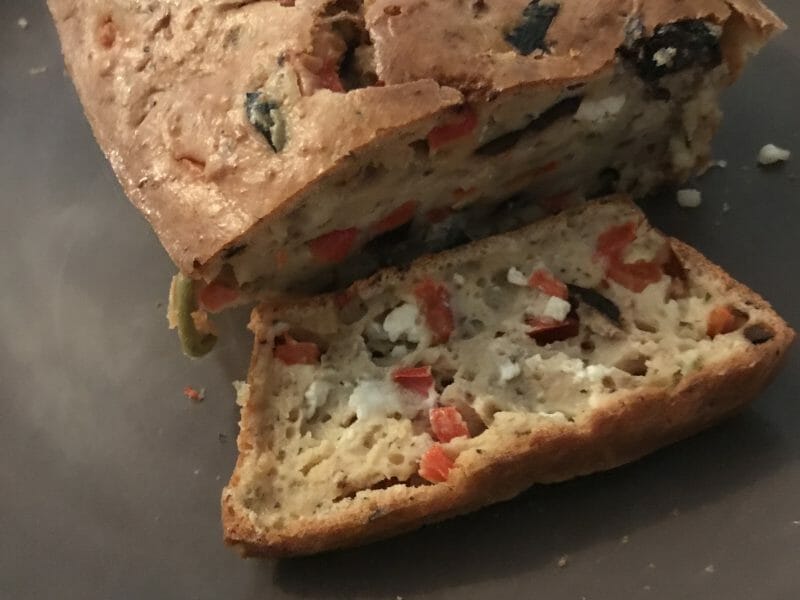 Cliquez pour zoomer ! Cake aux poivrons, fêta et olives Thermomix par maiouun