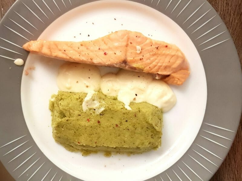 Cliquez pour zoomer ! Saumon sur purée de brocolis Thermomix par Ternisien