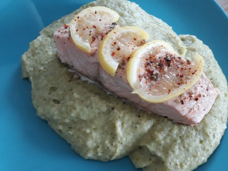 Cliquez pour zoomer ! Saumon sur purée de brocolis Thermomix par liviange
