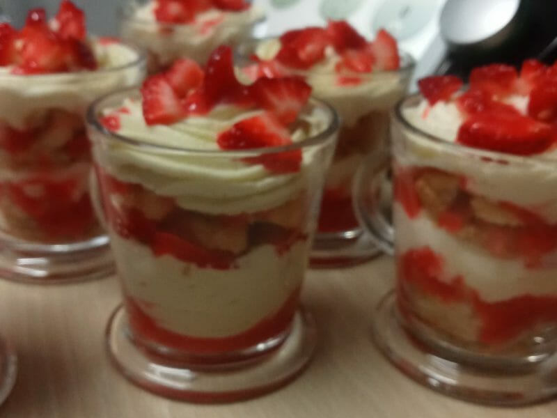 Cliquez pour zoomer ! Tiramisu aux fraises en verrines Thermomix par Wassou