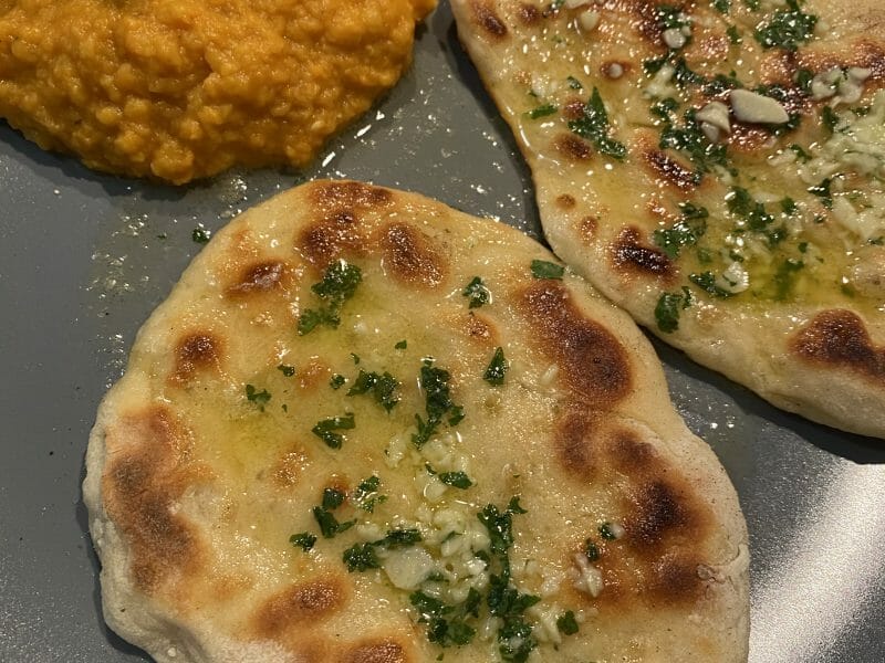 Cliquez pour zoomer ! Naans à l’ail et à la coriandre Thermomix par cookingdara