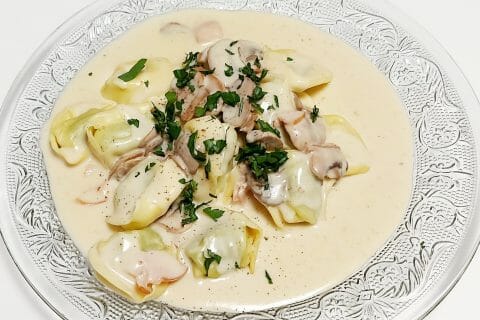 Cliquez pour zoomer ! Tortellini sauce crémeuse au jambon Thermomix par mariaknight