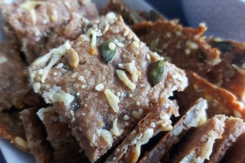 Cliquez pour zoomer ! Crackers salés à l’emmental et aux graines Thermomix par mariaknight