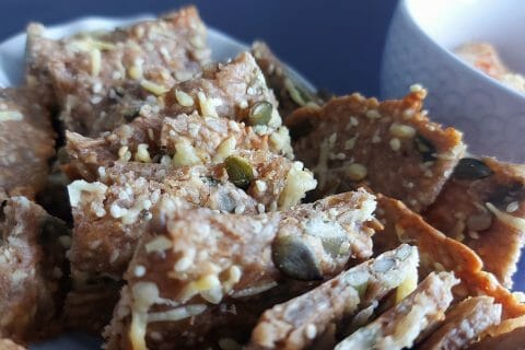 Cliquez pour zoomer ! Crackers salés à l’emmental et aux graines Thermomix par mariaknight