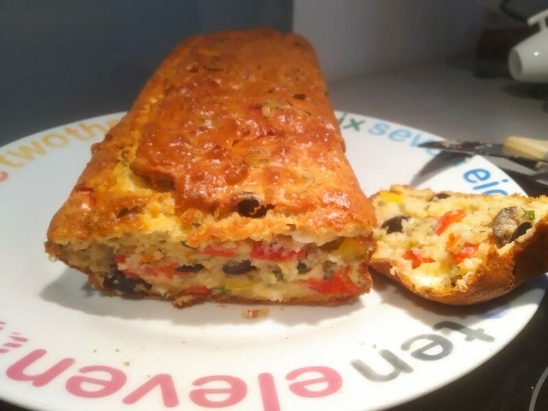 Cliquez pour zoomer ! Cake aux poivrons, fêta et olives Thermomix par Nana71000