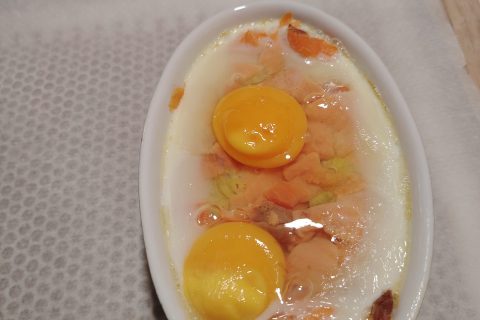 Cliquez pour zoomer ! Oeufs cocotte poireaux et saumon fumé Thermomix par carbouede