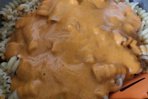 Cliquez pour zoomer ! Pâtes sauce rosée ail et basilic Thermomix par louloutevan38