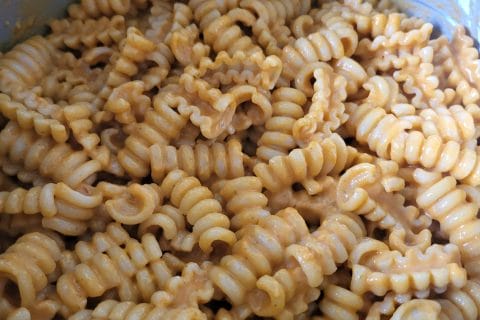 Cliquez pour zoomer ! Pâtes sauce rosée ail et basilic Thermomix par louloutevan38