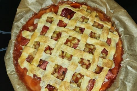 Cliquez pour zoomer ! Tarte aux fraises et à la rhubarbe Thermomix par sophie l
