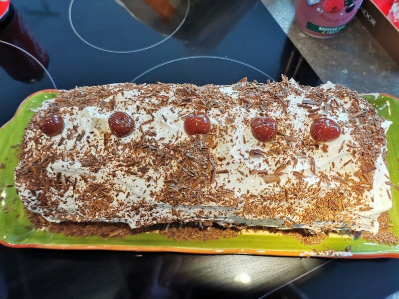 Cliquez pour zoomer ! Bûche forêt noire Thermomix par Elise54