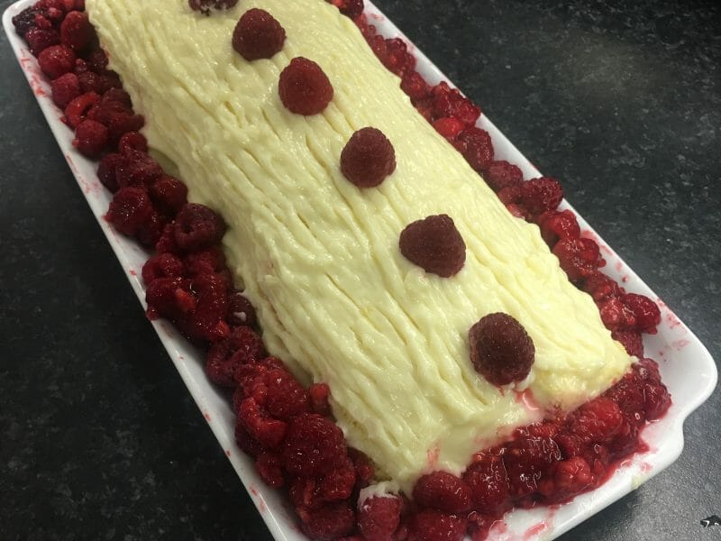 Cliquez pour zoomer ! Bûche de Noël framboises et chocolat blanc Thermomix par cecile9306