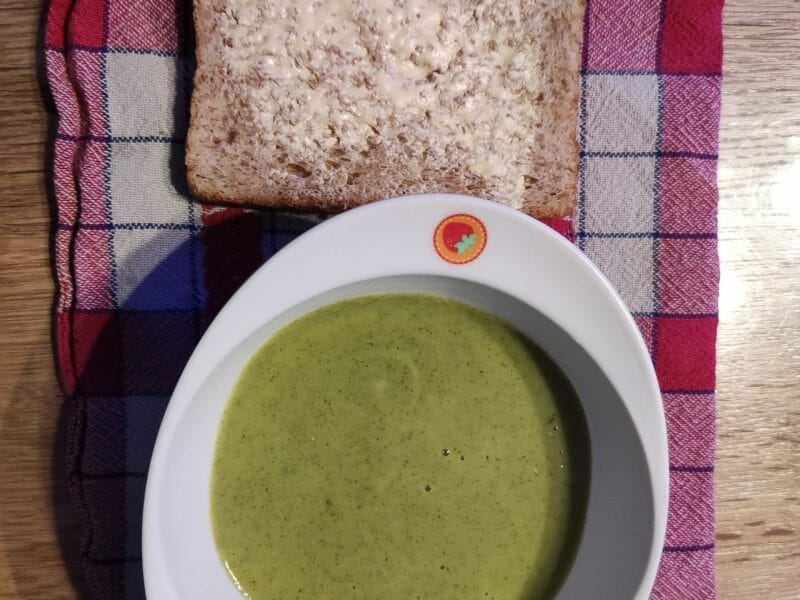 Cliquez pour zoomer ! Velouté de brocoli et feta Thermomix par giny29