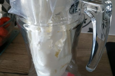 Cliquez pour zoomer ! Mini pavlova aux fraises Thermomix par nat3434