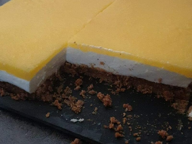 Cliquez pour zoomer ! Panna cotta citron sur sablé spéculoos et miroir de mangue Thermomix par jevanco