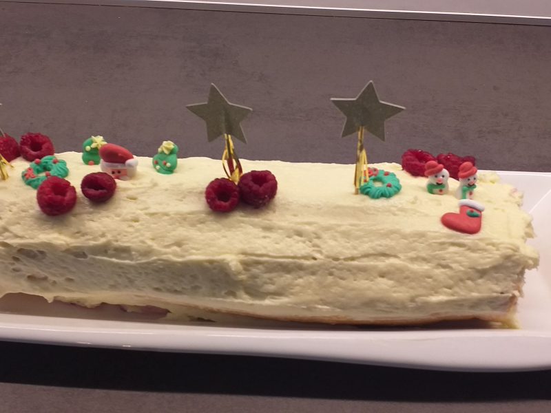 Cliquez pour zoomer ! Bûche de Noël framboises et chocolat blanc Thermomix par clairestrm