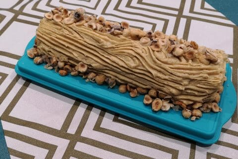 Cliquez pour zoomer ! Bûche pralinée aux éclats de noisettes caramélisés Thermomix par Clairebecbec