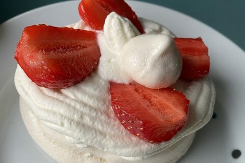 Cliquez pour zoomer ! Mini pavlova aux fraises Thermomix par fitfoodfunmimie