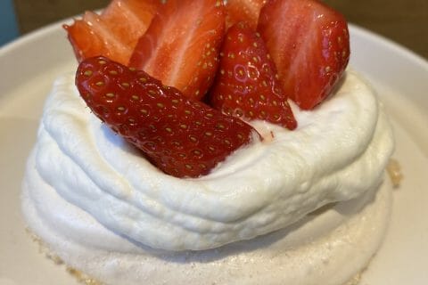 Cliquez pour zoomer ! Mini pavlova aux fraises Thermomix par fitfoodfunmimie