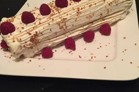 Cliquez pour zoomer ! Bûche de Noël framboises et chocolat blanc Thermomix par Safia