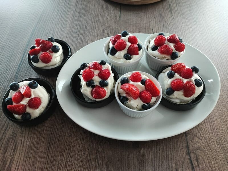 Cliquez pour zoomer ! Mini pavlova aux fraises Thermomix par titikaka