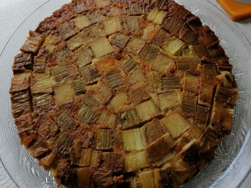 Cliquez pour zoomer ! Gâteau renversé à la rhubarbe et caramel au beurre salé Thermomix par candcook