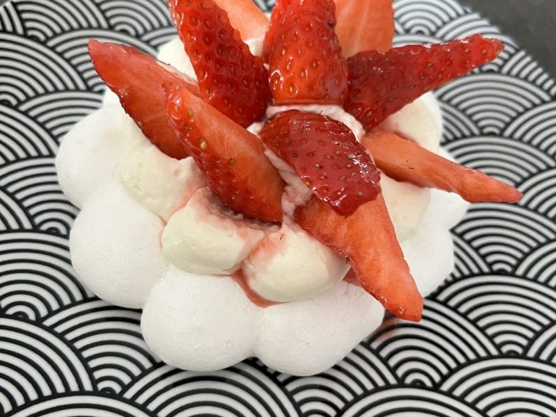 Cliquez pour zoomer ! Mini pavlova aux fraises Thermomix par tamcook