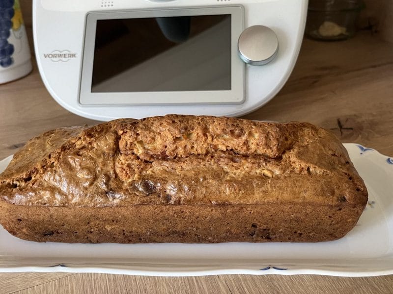 Cliquez pour zoomer ! Cake chèvre, noisettes et lardons Thermomix par marine1954