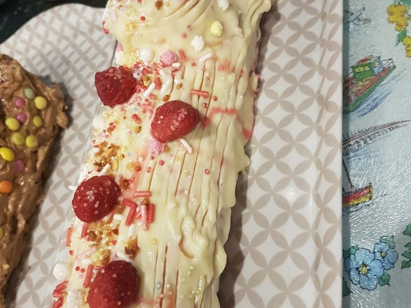 Cliquez pour zoomer ! Bûche de Noël framboises et chocolat blanc Thermomix par neness2coco