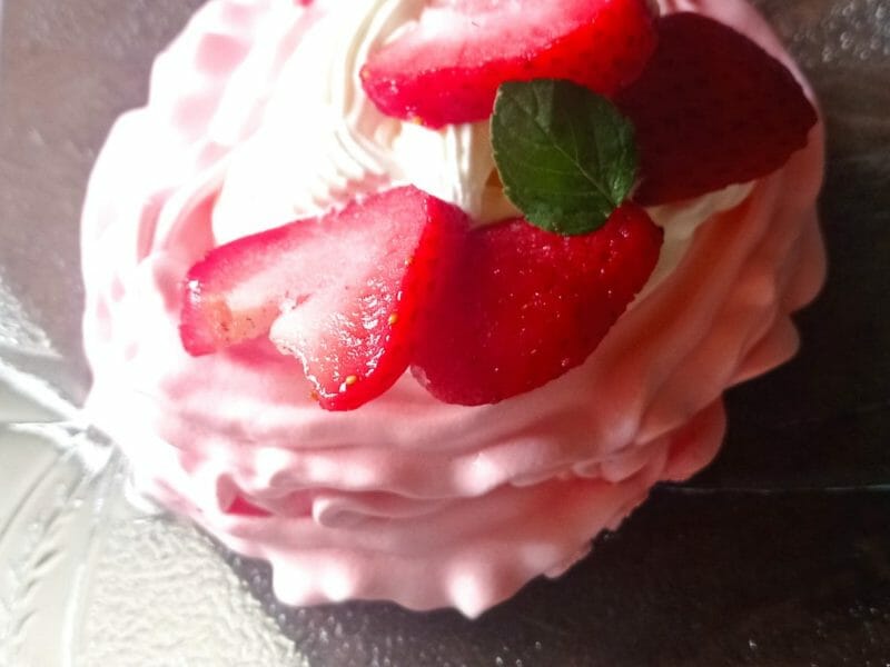 Cliquez pour zoomer ! Mini pavlova aux fraises Thermomix par cydney
