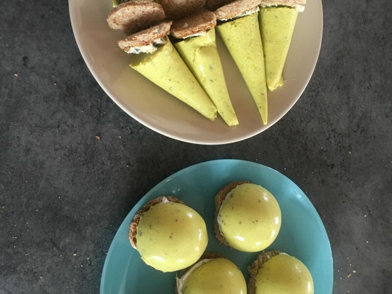 Cliquez pour zoomer ! Dômes à la mousse de poivrons et chèvre frais Thermomix par Céline