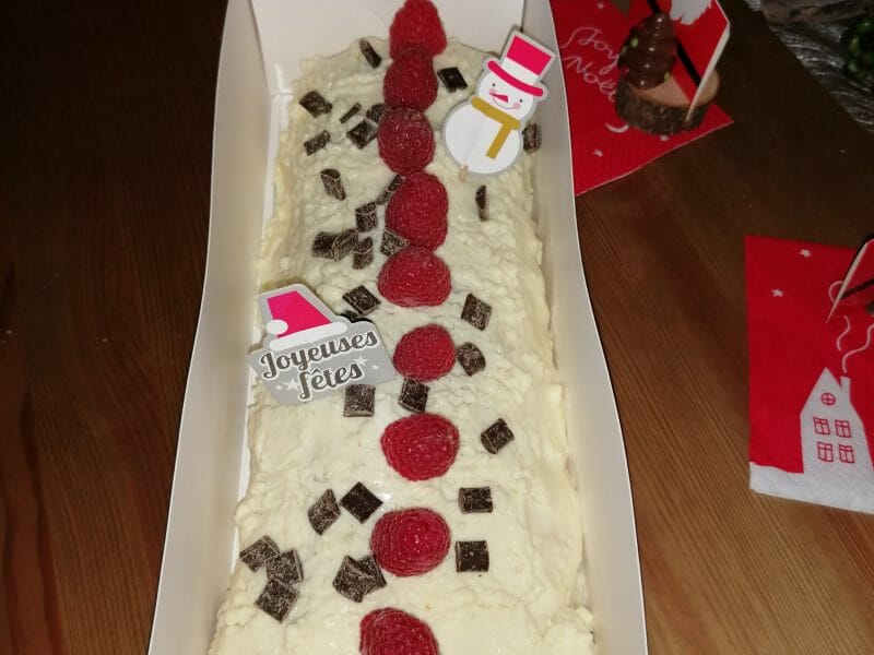 Cliquez pour zoomer ! Bûche de Noël framboises et chocolat blanc Thermomix par linettebzh