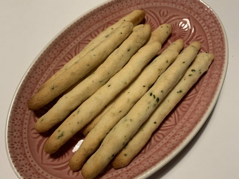 Cliquez pour zoomer ! Gressins parmesan basilic Thermomix par enna1733