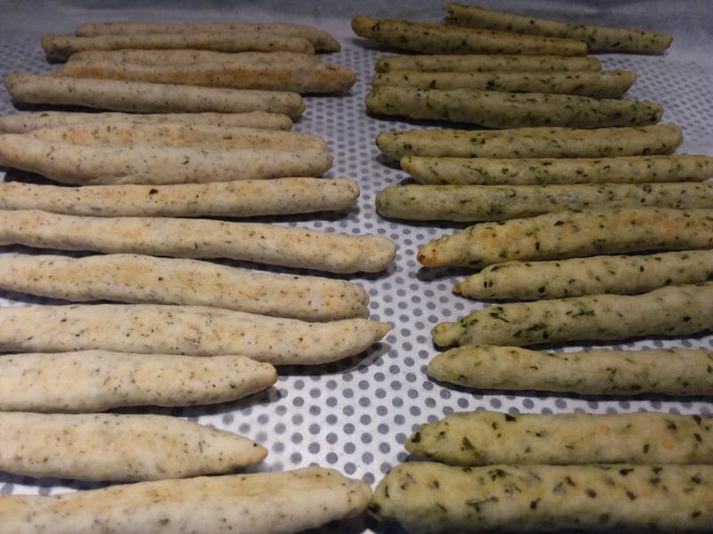 Cliquez pour zoomer ! Gressins parmesan basilic Thermomix par karlala